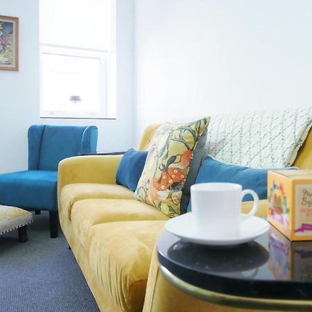 One Bedroom Luxury Ground Floor Apartment With Parking In Heart Holt Holt  Exteriér fotografie