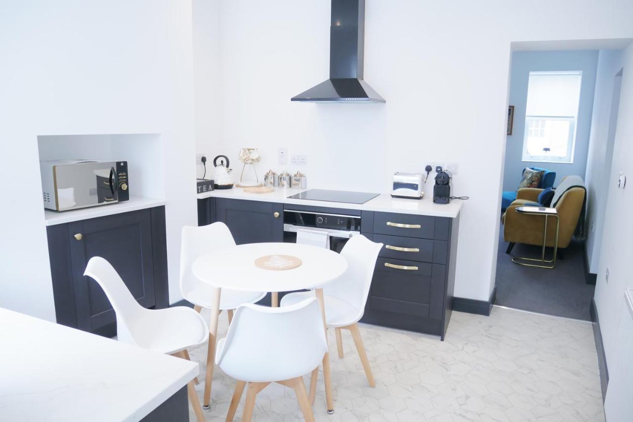 One Bedroom Luxury Ground Floor Apartment With Parking In Heart Holt Holt  Exteriér fotografie
