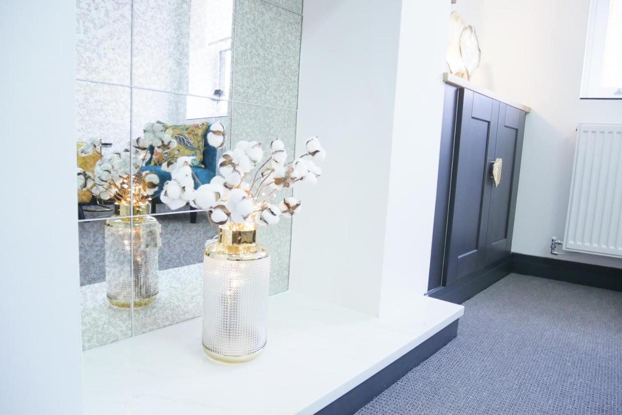 One Bedroom Luxury Ground Floor Apartment With Parking In Heart Holt Holt  Exteriér fotografie