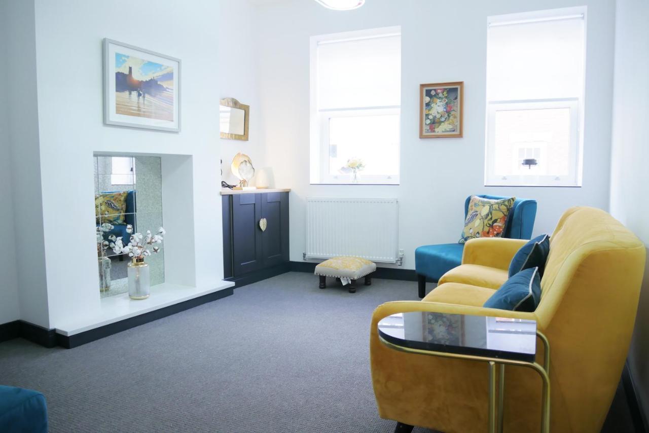 One Bedroom Luxury Ground Floor Apartment With Parking In Heart Holt Holt  Exteriér fotografie