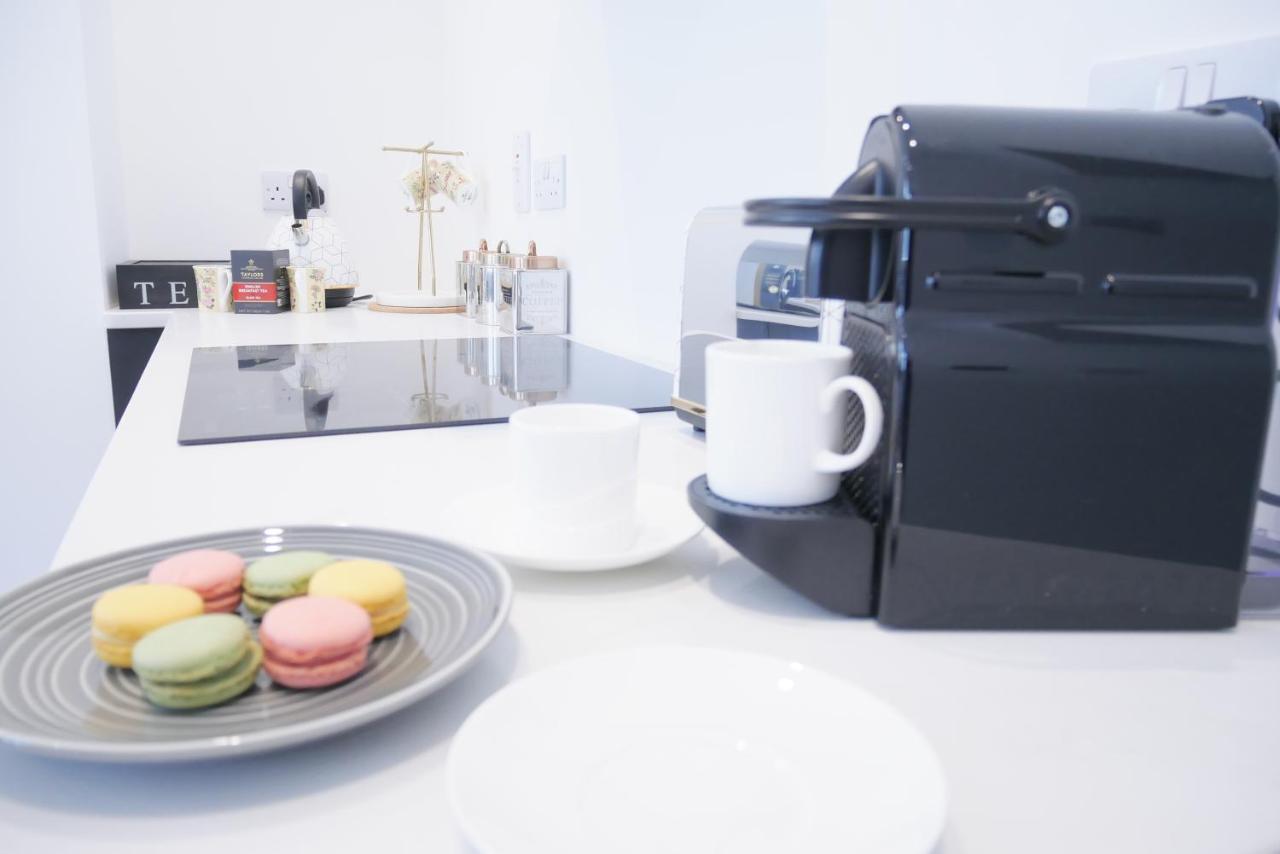 One Bedroom Luxury Ground Floor Apartment With Parking In Heart Holt Holt  Exteriér fotografie