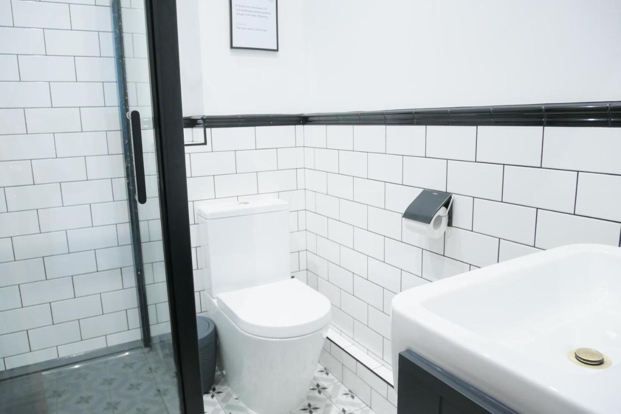 One Bedroom Luxury Ground Floor Apartment With Parking In Heart Holt Holt  Exteriér fotografie